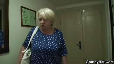 Marito che guarda la moglie scopata con sborrata dentro video hard gratis milf
