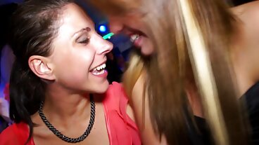 Sesso lesbico in casa troie italiane mature