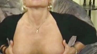 Le ragazze a milf nude porno cui piace fare gola profonda