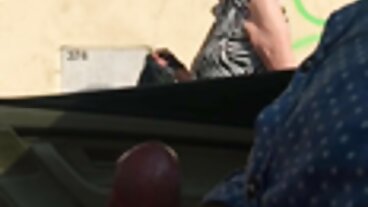 Incredibile piedi donne mature cazzo enorme da 24 pollici viene succhiato e scopato duro